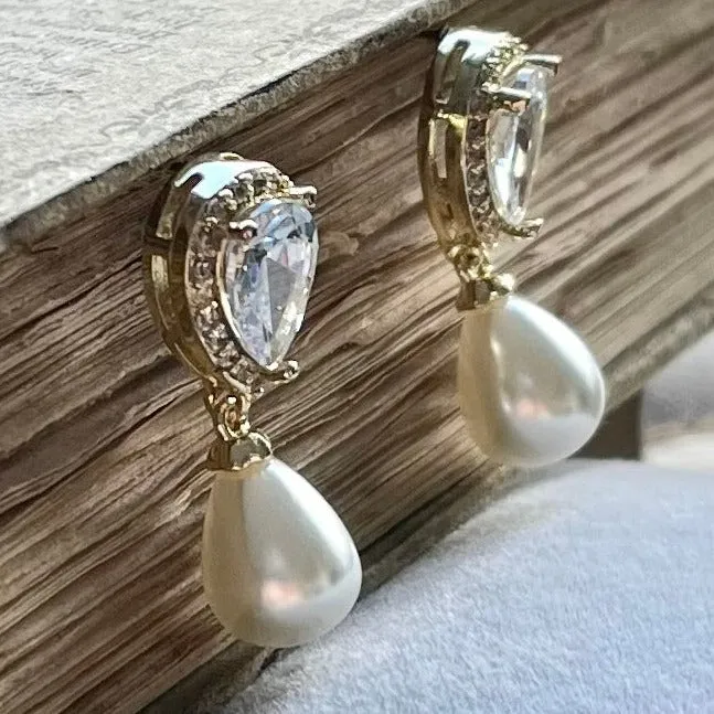 Alisha Jewellery Set, Gold Crystal Teardrop Pearl Earrings with Pendant Necklace