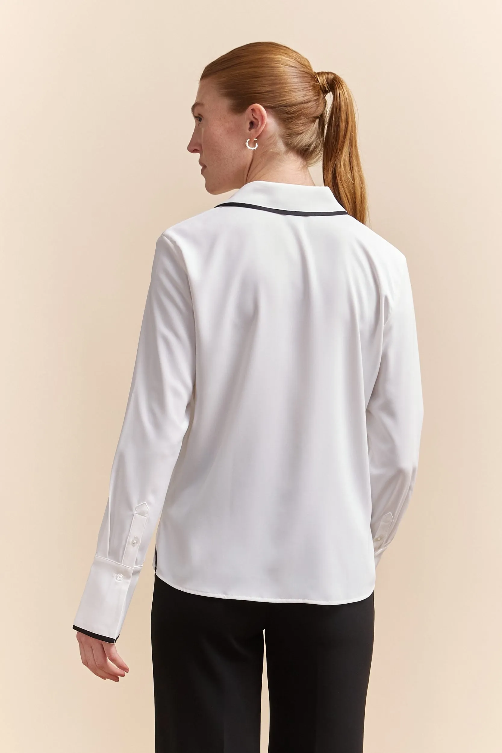 Blouse with contrast details