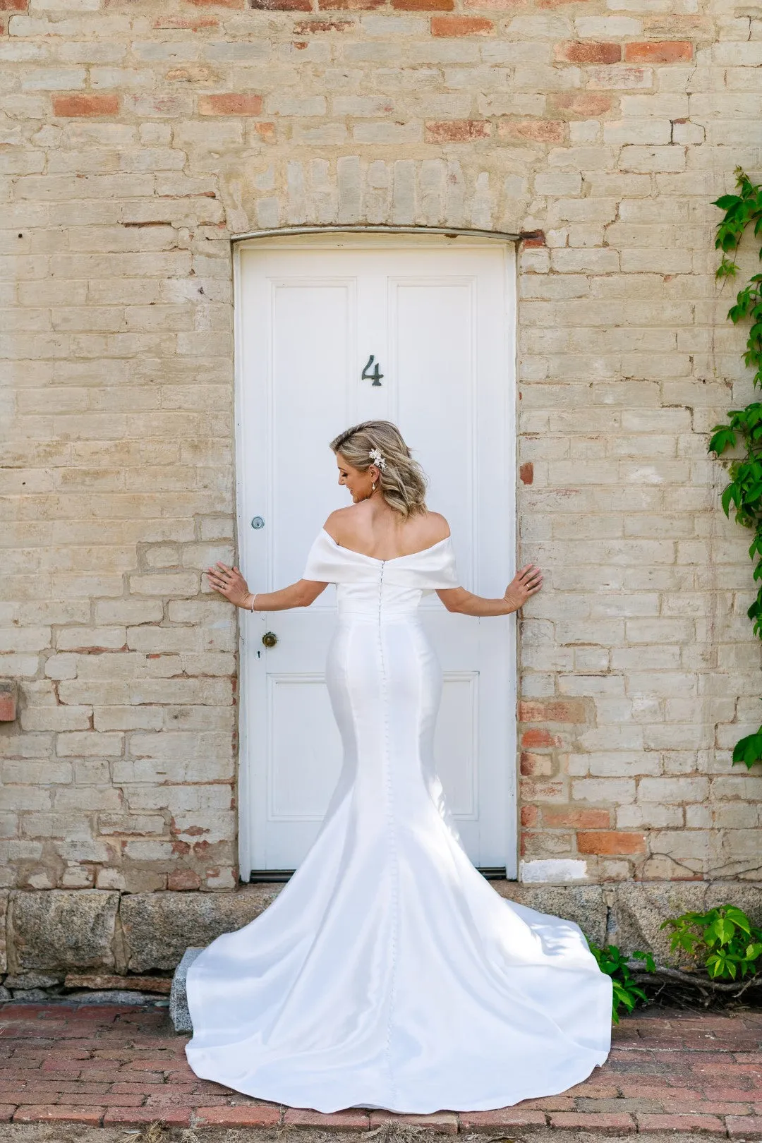 Dancing Queen: Chic Mermaid Sheath Wedding Dress with Bardot Bodice